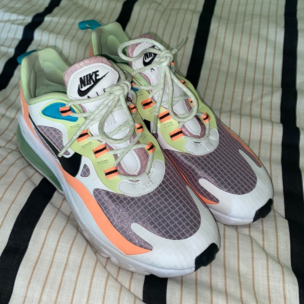 NIKE AIR Max 270 React